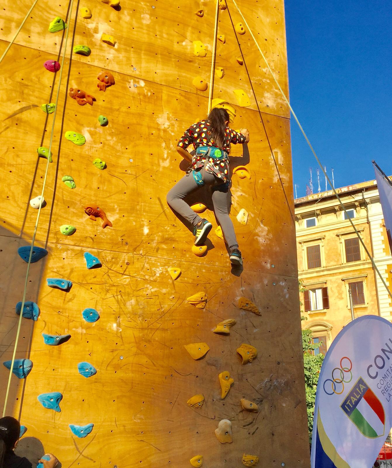 Parete arrampicata Piazza Vittorio.jpg