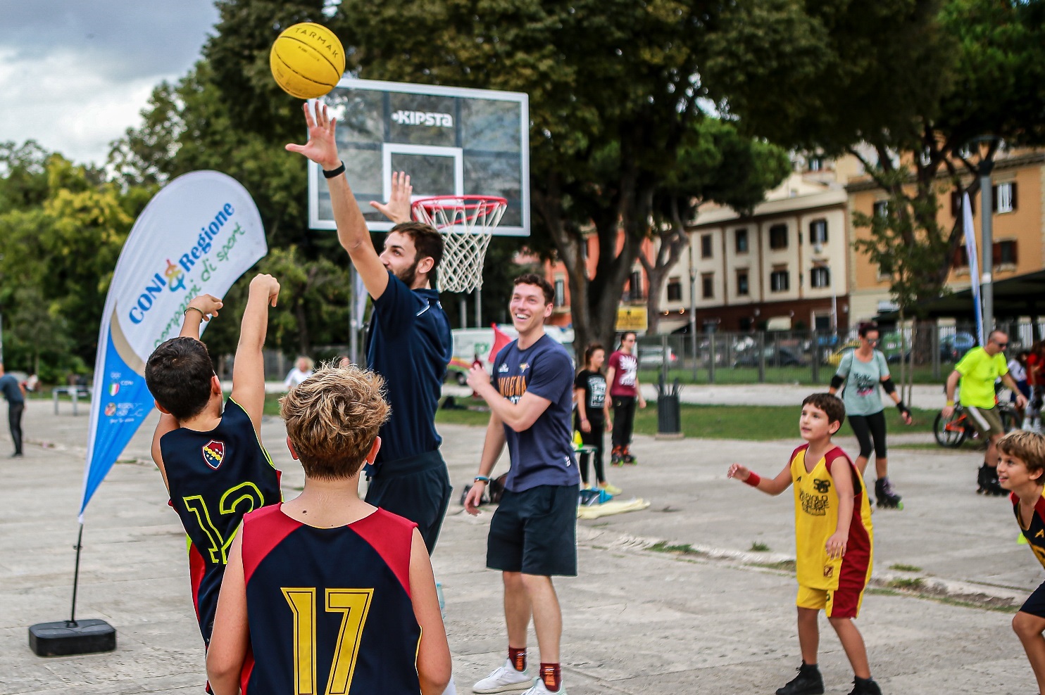 basket con i giocatori della virtus.jpg