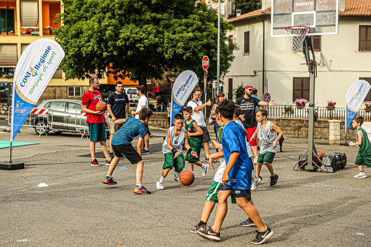 basket in piazza.jpg